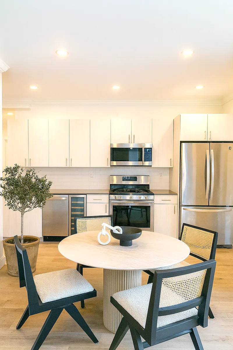 Building Photo - 1075 Greene Ave #217