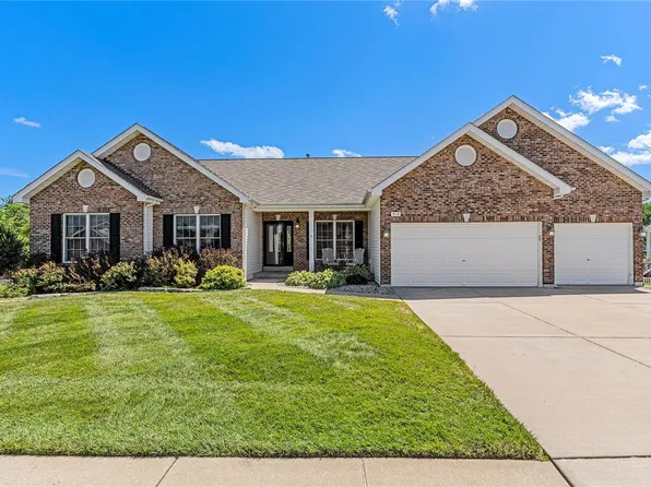 316 Charity Dr, Lake Saint Louis, MO 63367