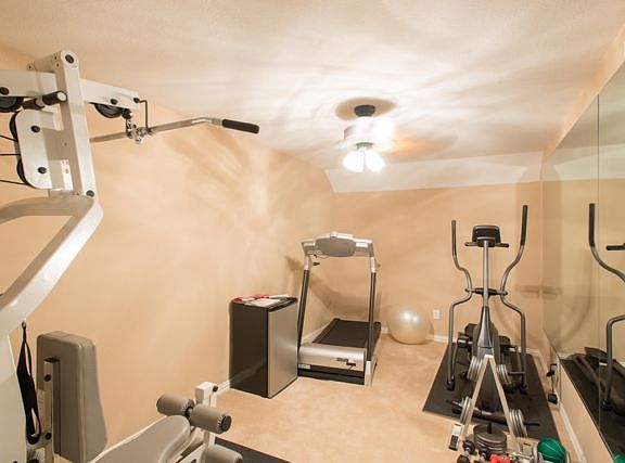 4th image of 5084 Lakehill Blvd