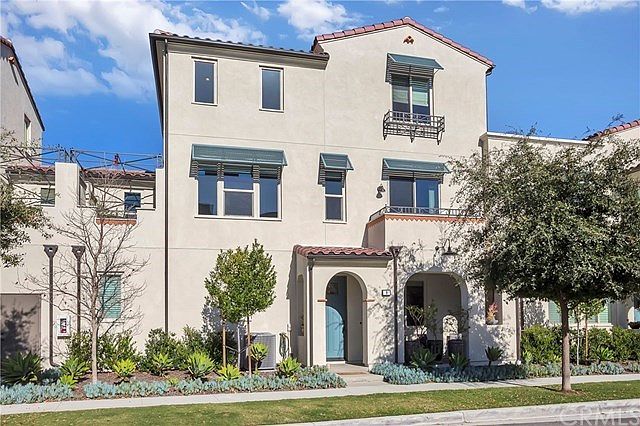 Welcome Home! Traditional entrance with front patio