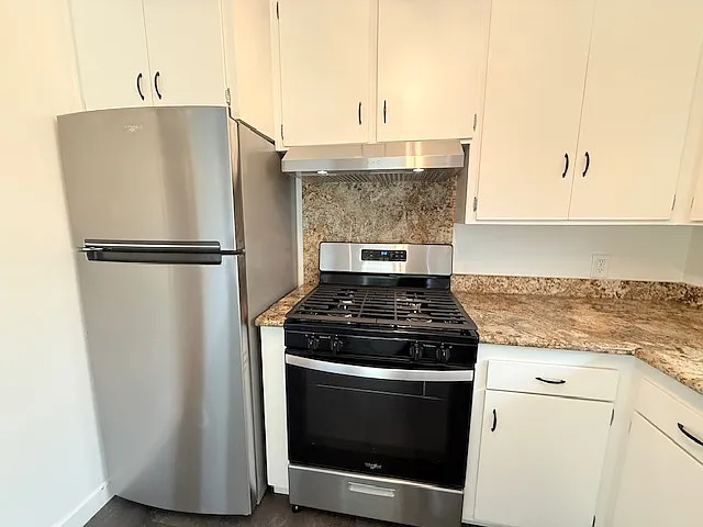 226 Getchell St — Photo 6