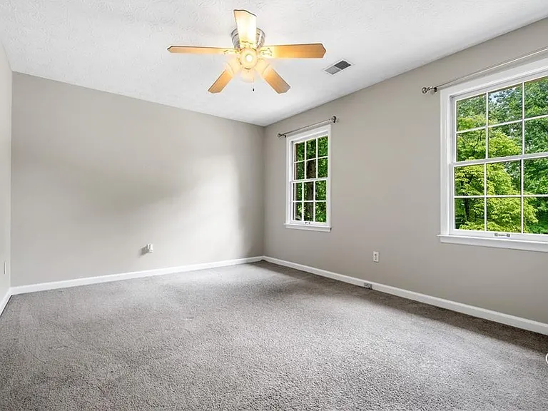 4752 Forest Glen Ct NE — Photo 23