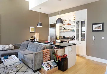 Rented by New York Casas Ltd.