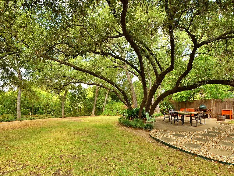 5018 Shoal Creek Blvd — Photo 32