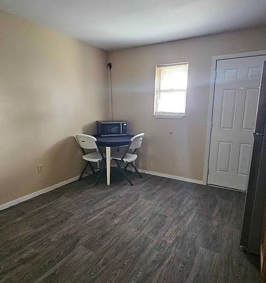 2700 Lincoln Ave — Photo 4