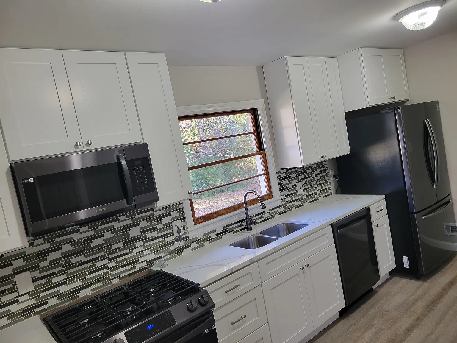 4 bed, 2.0 bath, 2174 sqft, $979 — Photo 3