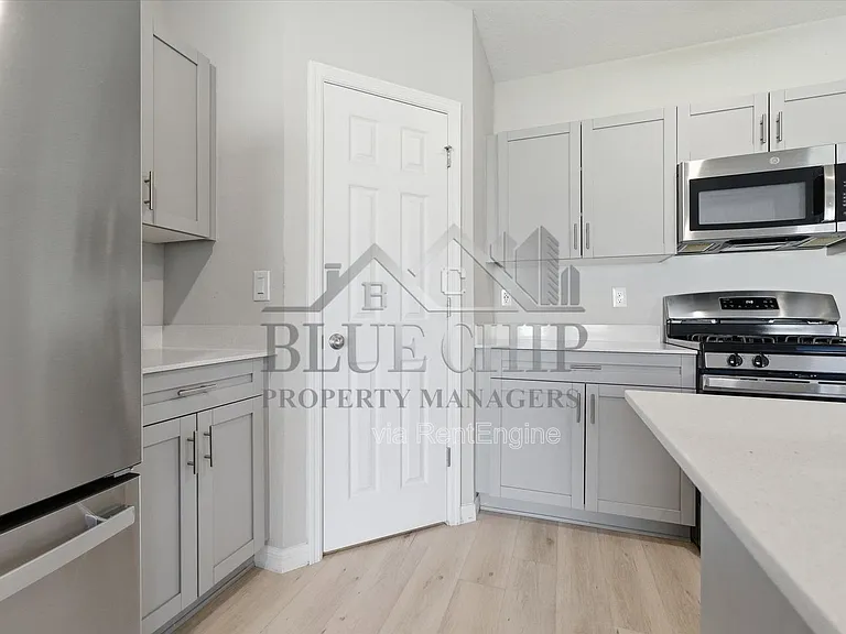 12937 Camarillo Pl — Photo 11