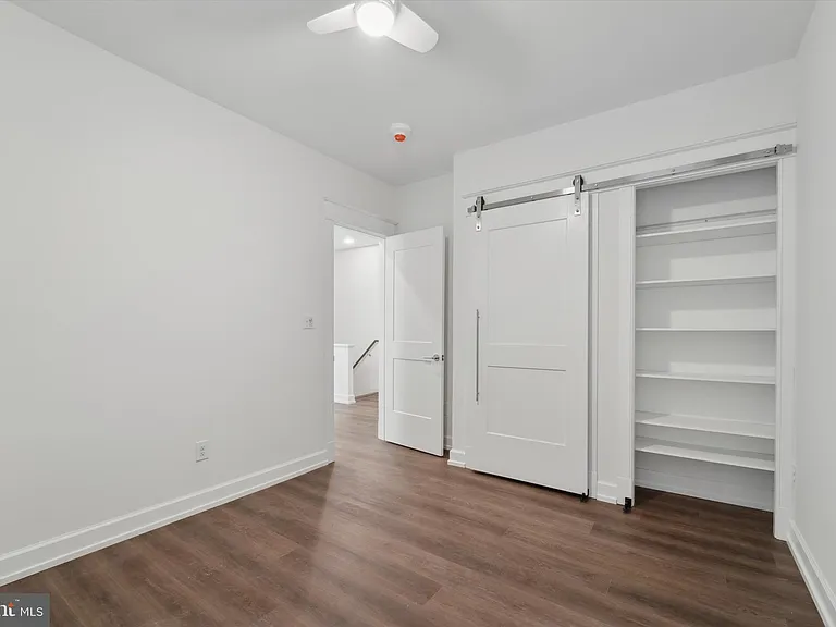 1049 W Lancaster Ave — Photo 8