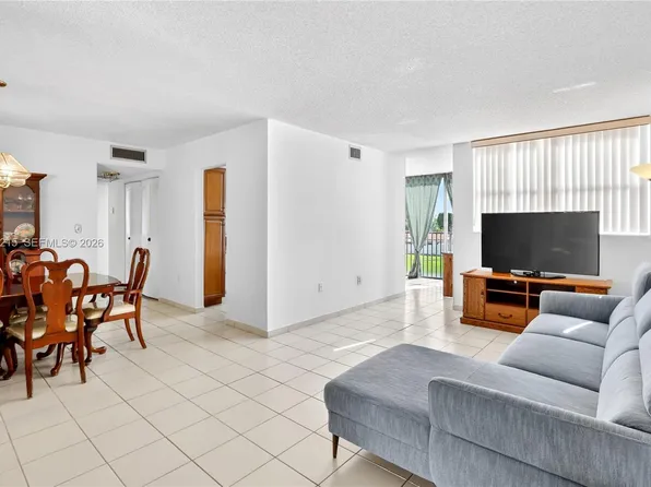 9401 SW 4th St APT 301-6, Miami, FL 33174