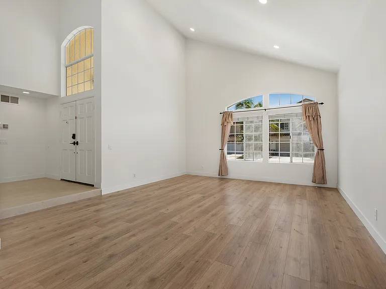 29441 Castle Rd — Photo 2