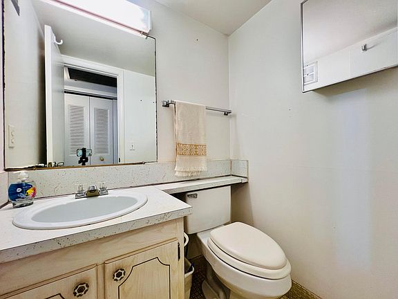 4th image of 411 Southampton A