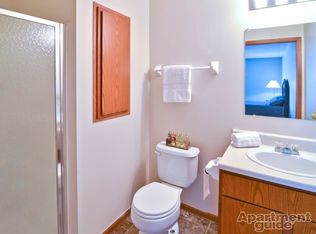 3757 Gateway Lakes Dr, Grove City, OH 43123
