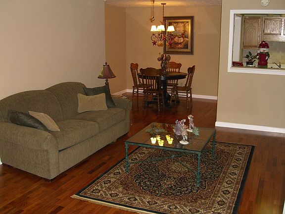 Nice open floorplan, great roommate plan