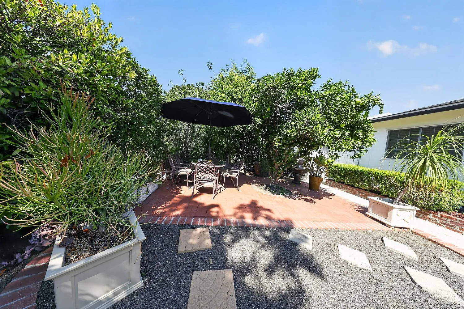 4 bed, 1719 sqft, $4,200 — Photo 2