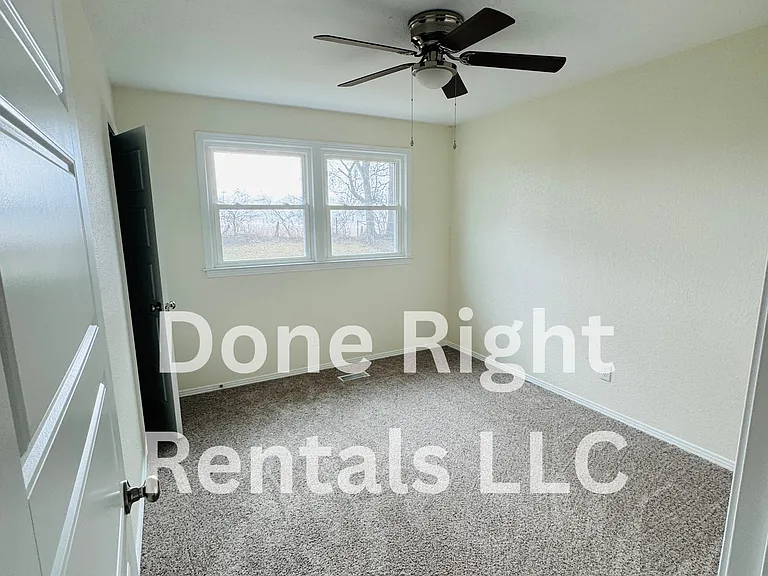 925 Rose Dr — Photo 11