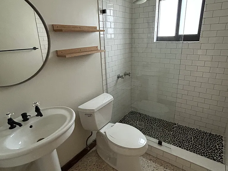910 SW 4th Ave #3 — Photo 6