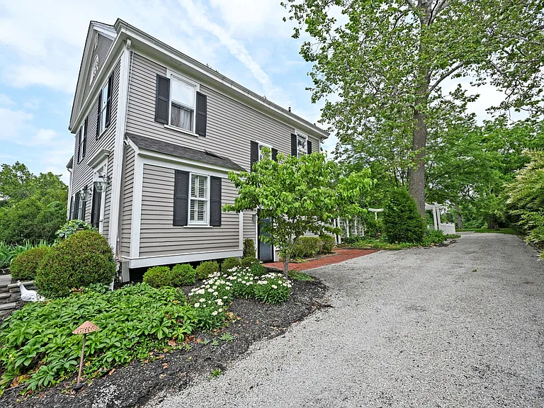 6900 Drake Rd — Photo 3