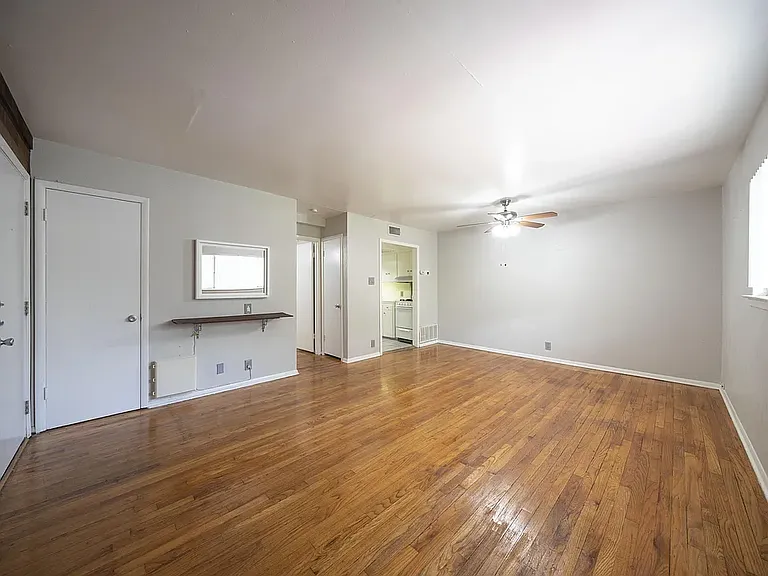 804 N Locust St — Photo 11