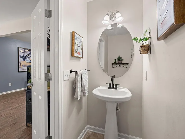 212 Avonshire Dr — Photo 16