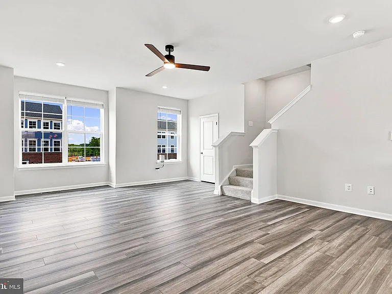 417 Seeback Dr — Photo 36