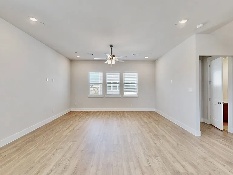 832 Concan Dr — Photo 28