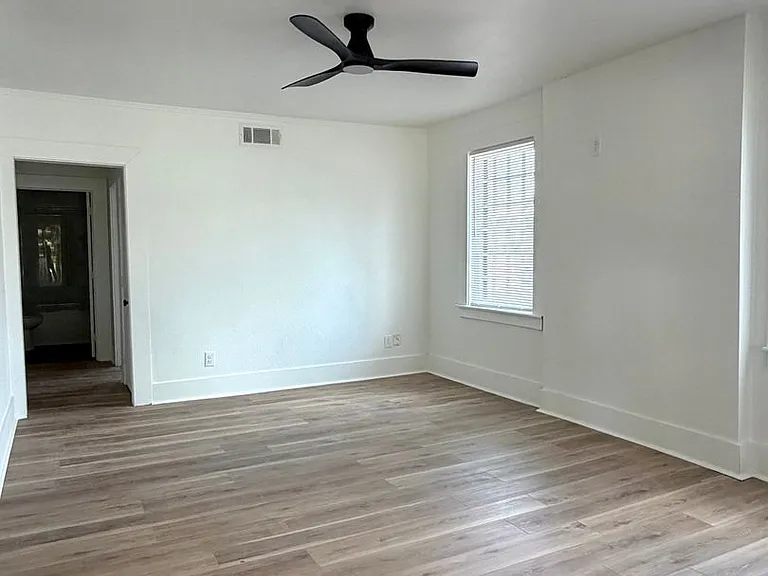 1720 N Grant St — Photo 2