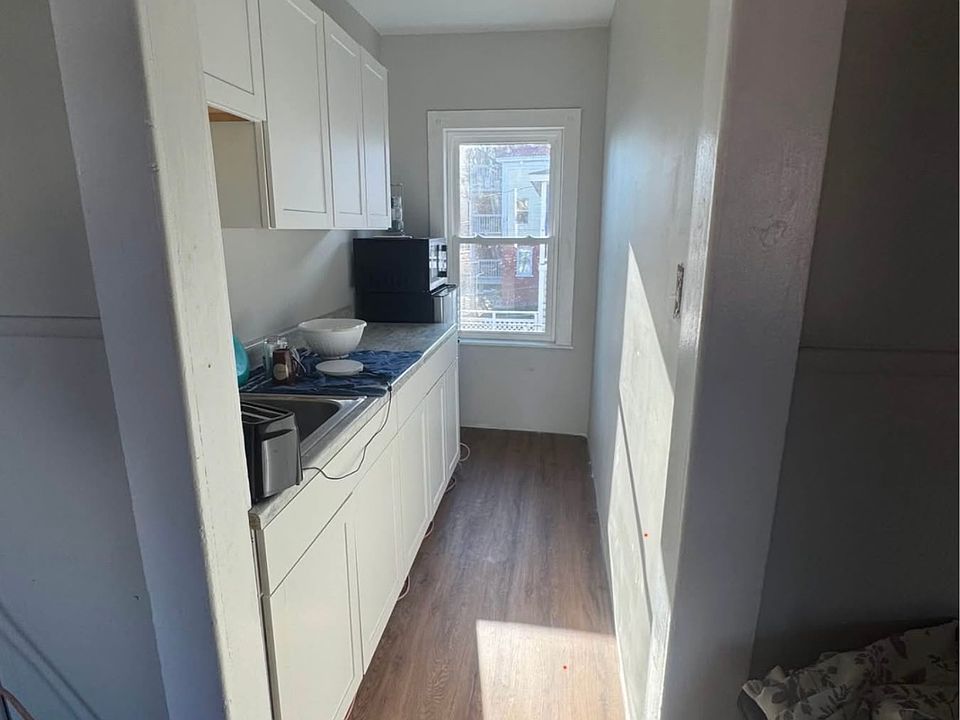 2nd image of 5 Silver St