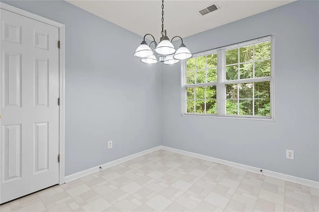 3 bed, 2.0 bath, 1547 sqft, $1,900 — Photo 2