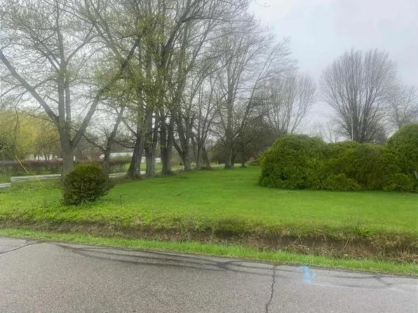 7518 Superior St, Newport, MI 48166