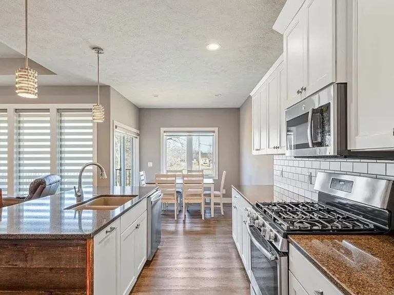2602 Fountain Cir — Photo 11