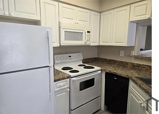 8736 Mallard Reserve Dr — Photo 6