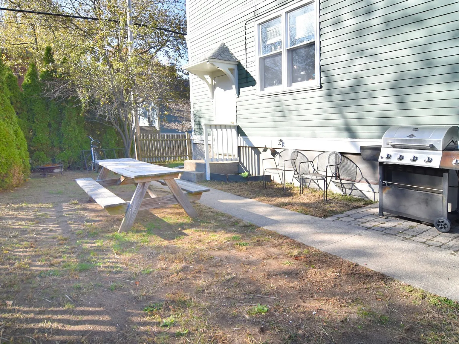 4 bed, 1000 sqft, $4,600 — Photo 3