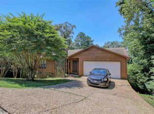 8001 Lee Summit Dr, Little Rock, AR 72204