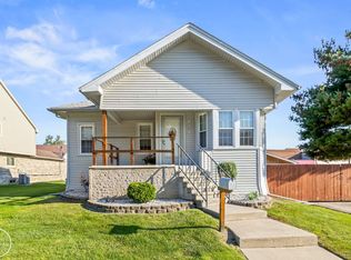 18083 Elizabeth St, Roseville, MI