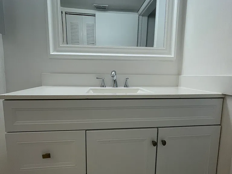 2811 N Oakland Forest Dr #206 — Photo 8