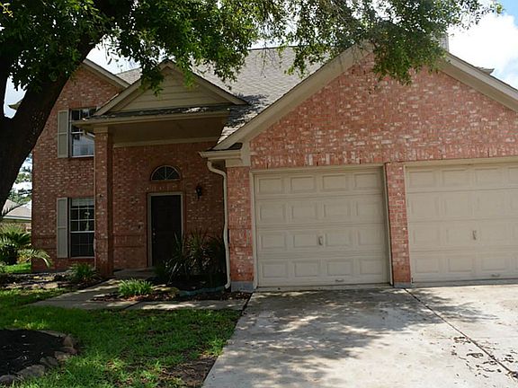 Large Oak tree in Front!