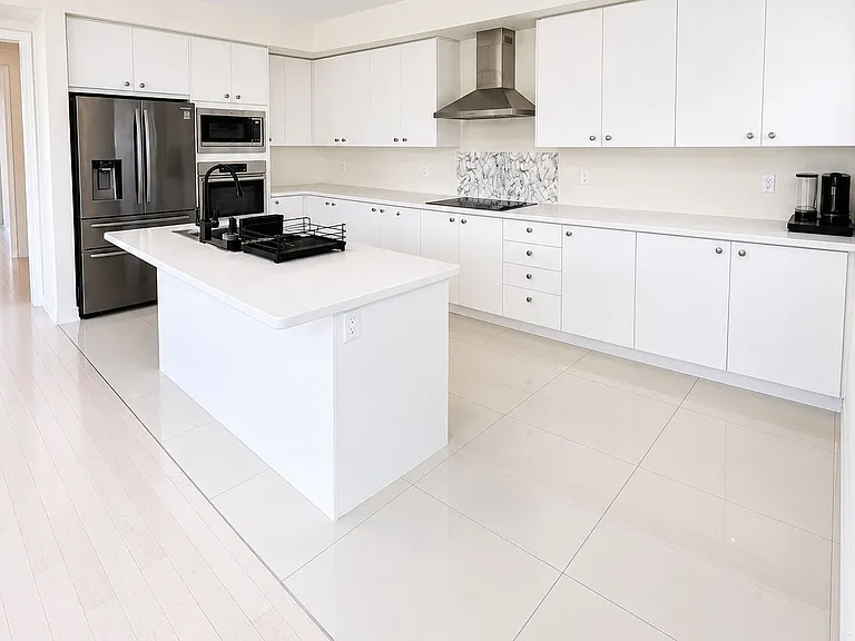 218 Dougall Ave — Photo 6