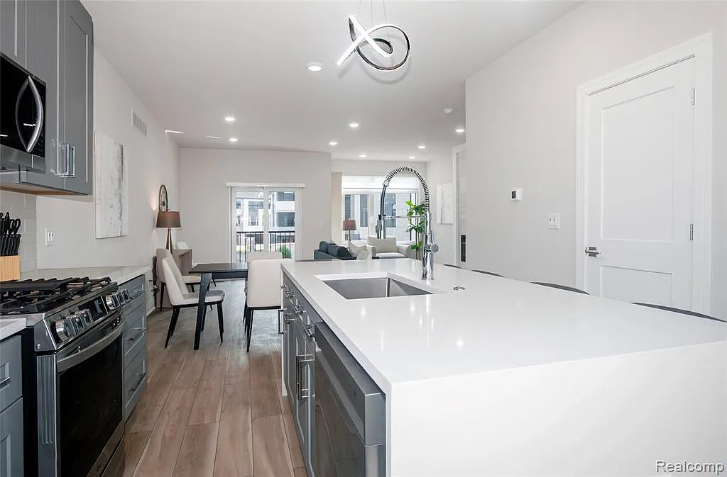 2 bed, 2.5 bath, 1360 sqft, $2,850 — Photo 3