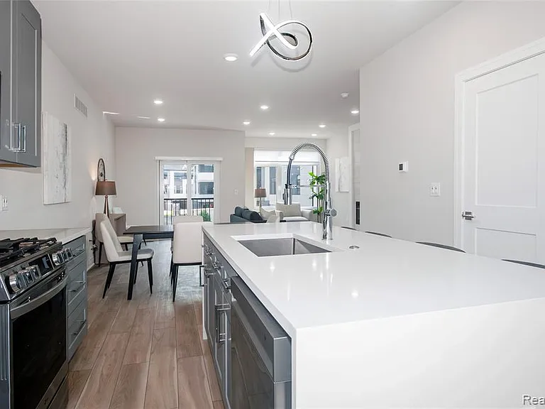 212 Innovation Dr — Photo 3