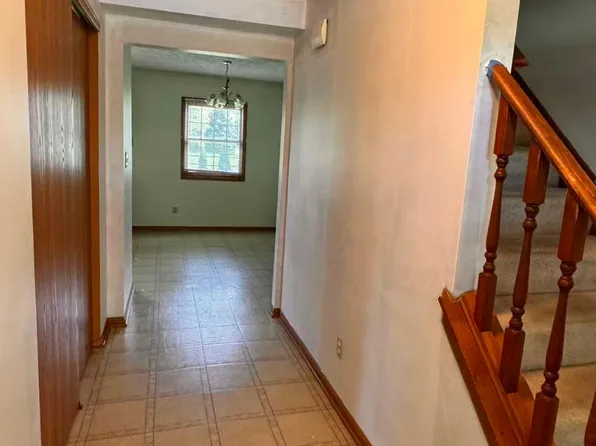 626 Harrison Rd, Perrysburg, OH 43551