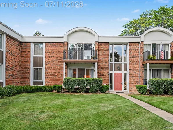 29508 Bobrich St #19, Livonia, MI 48152