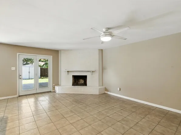 5704 Woodhollow Dr, Arlington, TX 76016