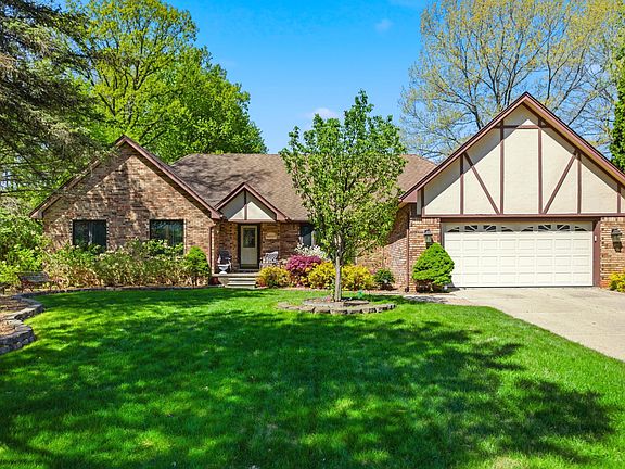 2nd image of 48797 Lansdowne Ct
