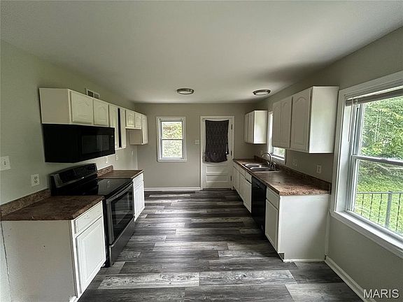 5th image of 1121 Trampe Ave