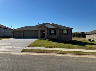 1021 Pebble Dr, Prairie Grove, AR 72753