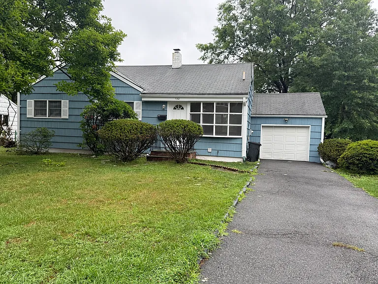 132 Heather Hill Rd — Photo 2