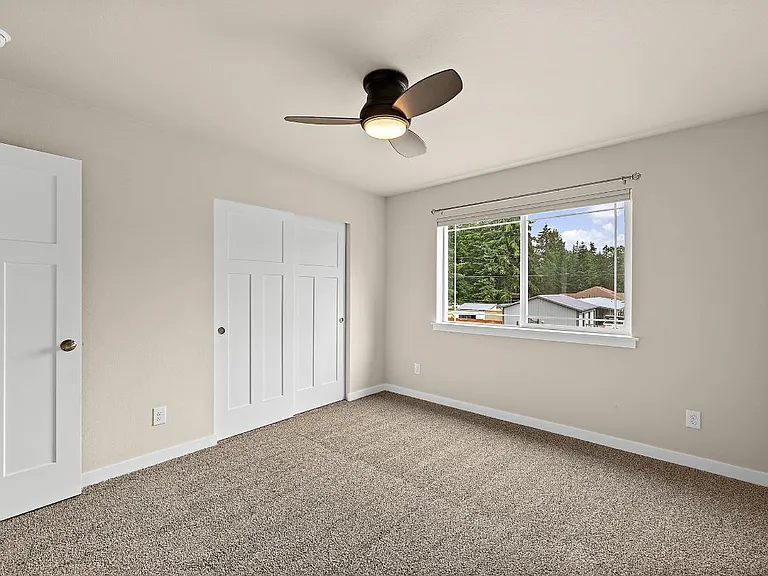 702 Hubbard Rd SE — Photo 25