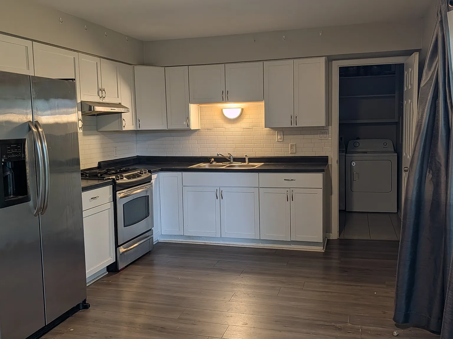 3 bed, 1040 sqft, $2,250 — Photo 2