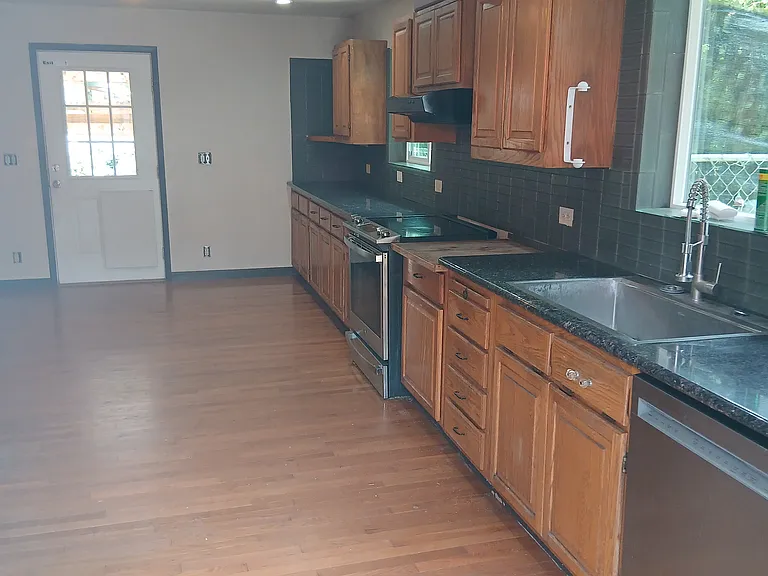 384 S 17th St #1 — Photo 5