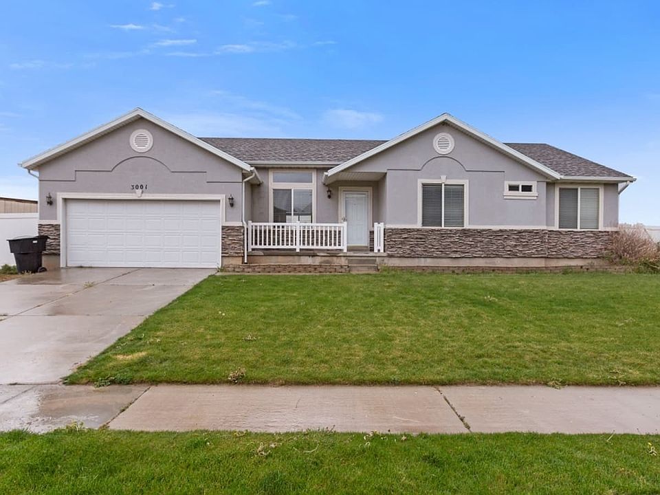 1st image of 3001 E Canyon Crest Dr